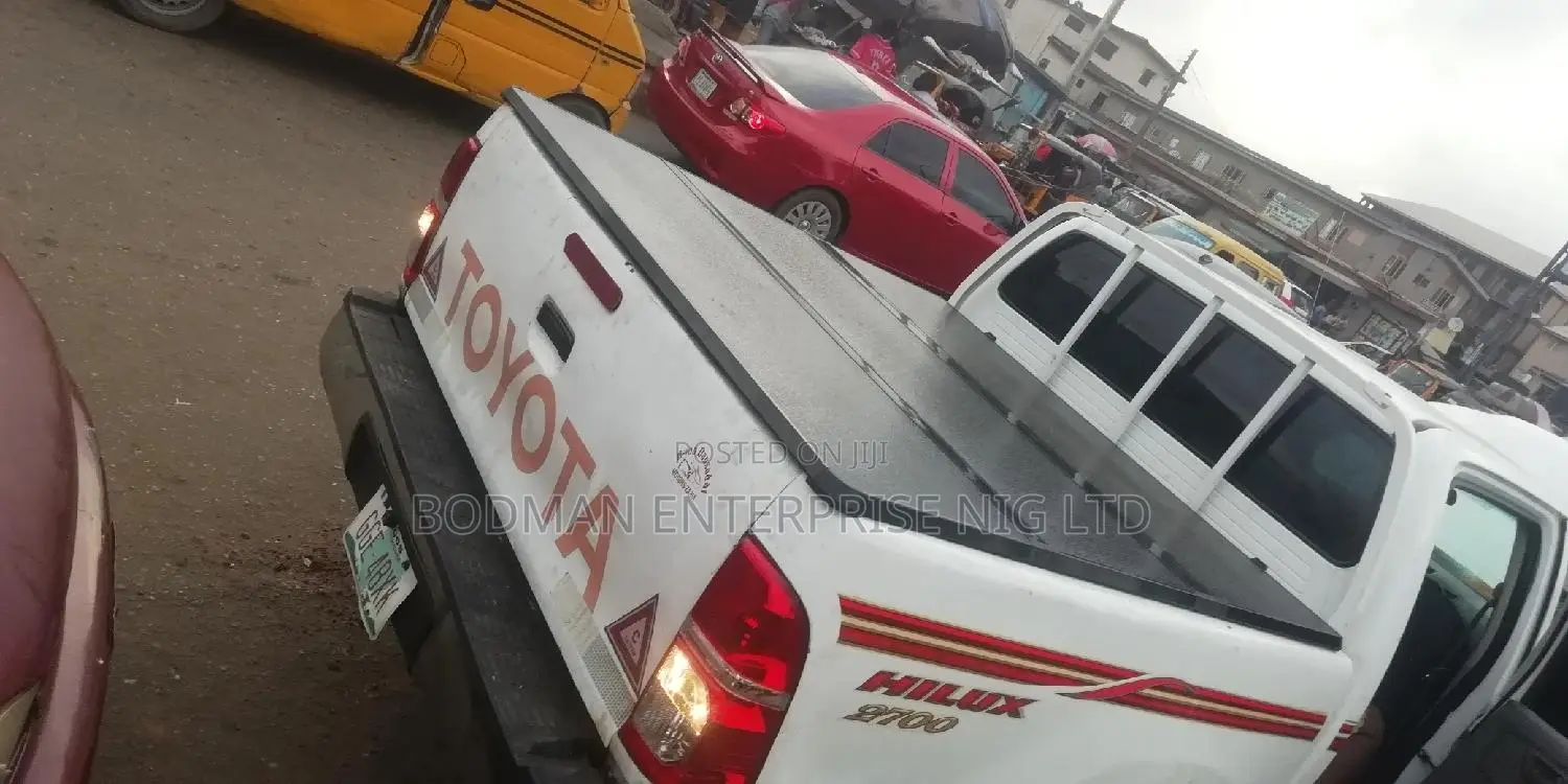 Fiber Folding Boot Cover for Toyota Hilux