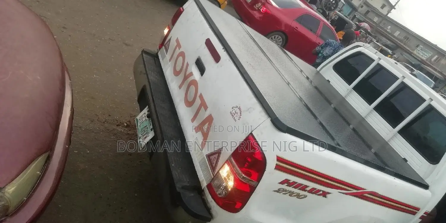 Fiber Folding Boot Cover for Toyota Hilux