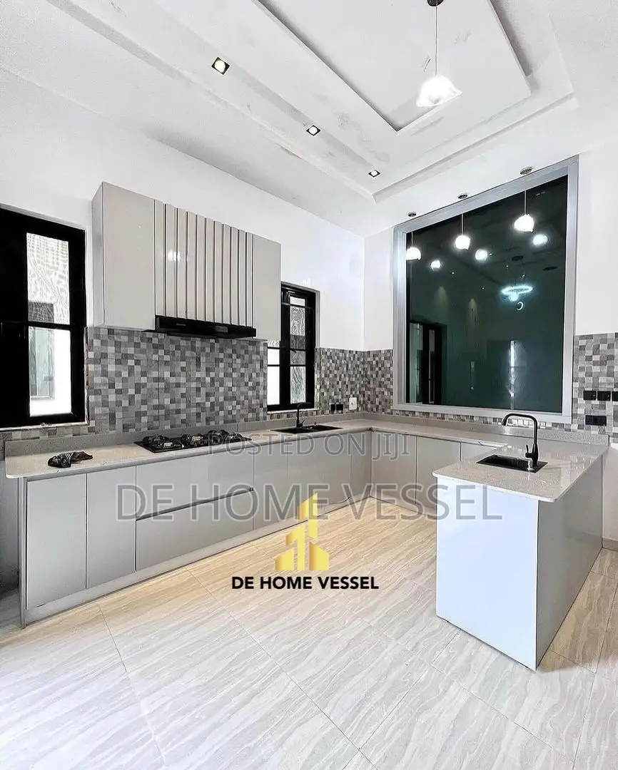 5bdrm Duplex in Lekki for sale