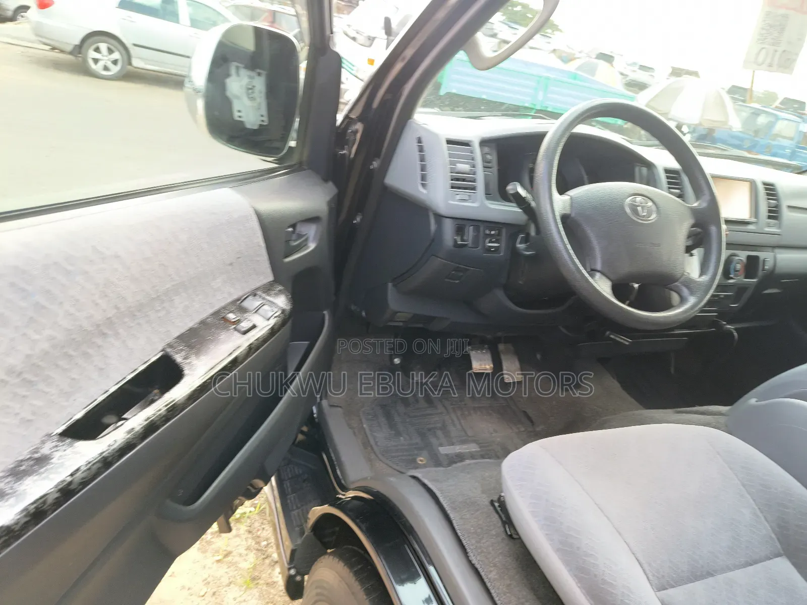 Toyota HiAce 2013 Black