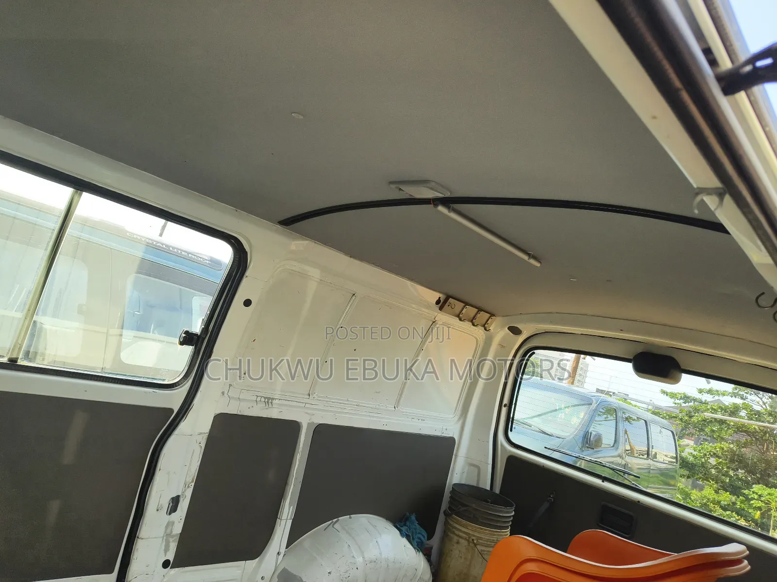 Toyota HiAce 2002 White