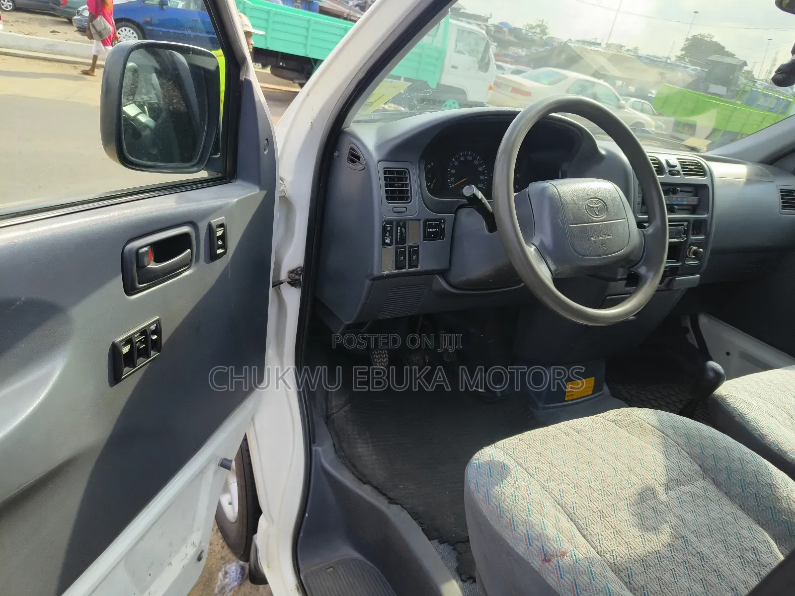 Toyota HiAce 2002 White
