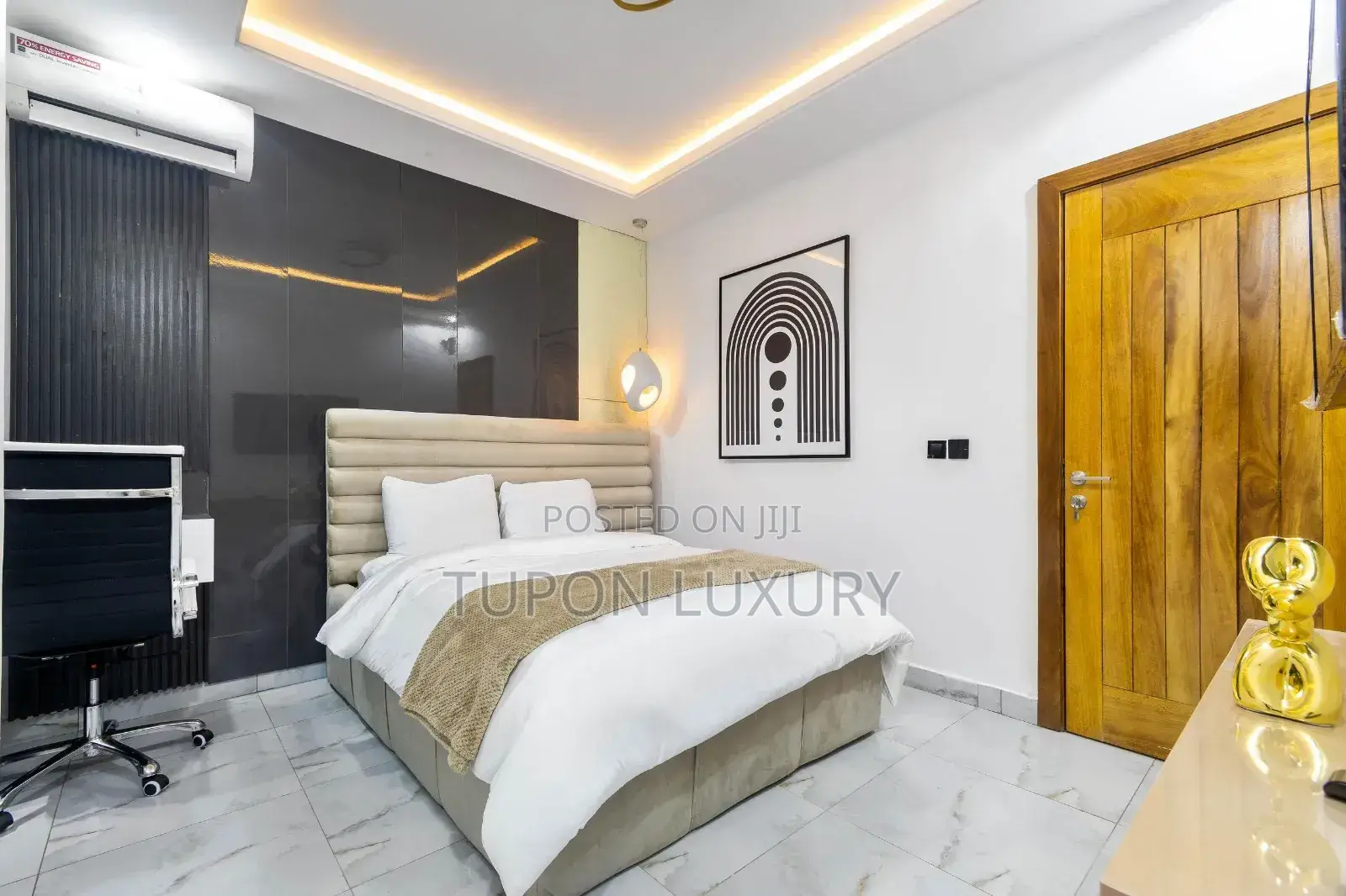 Luxury Furnished 2bed With Pool and Ps5 and a Balcony