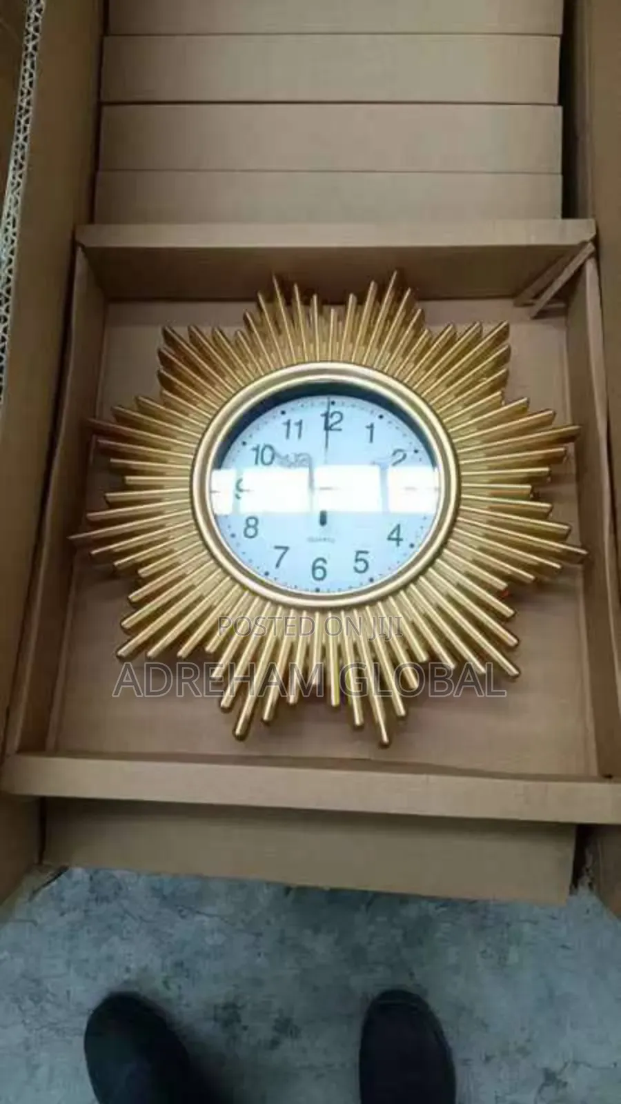Beautiful Wall Clock in Different Designs and Shape.