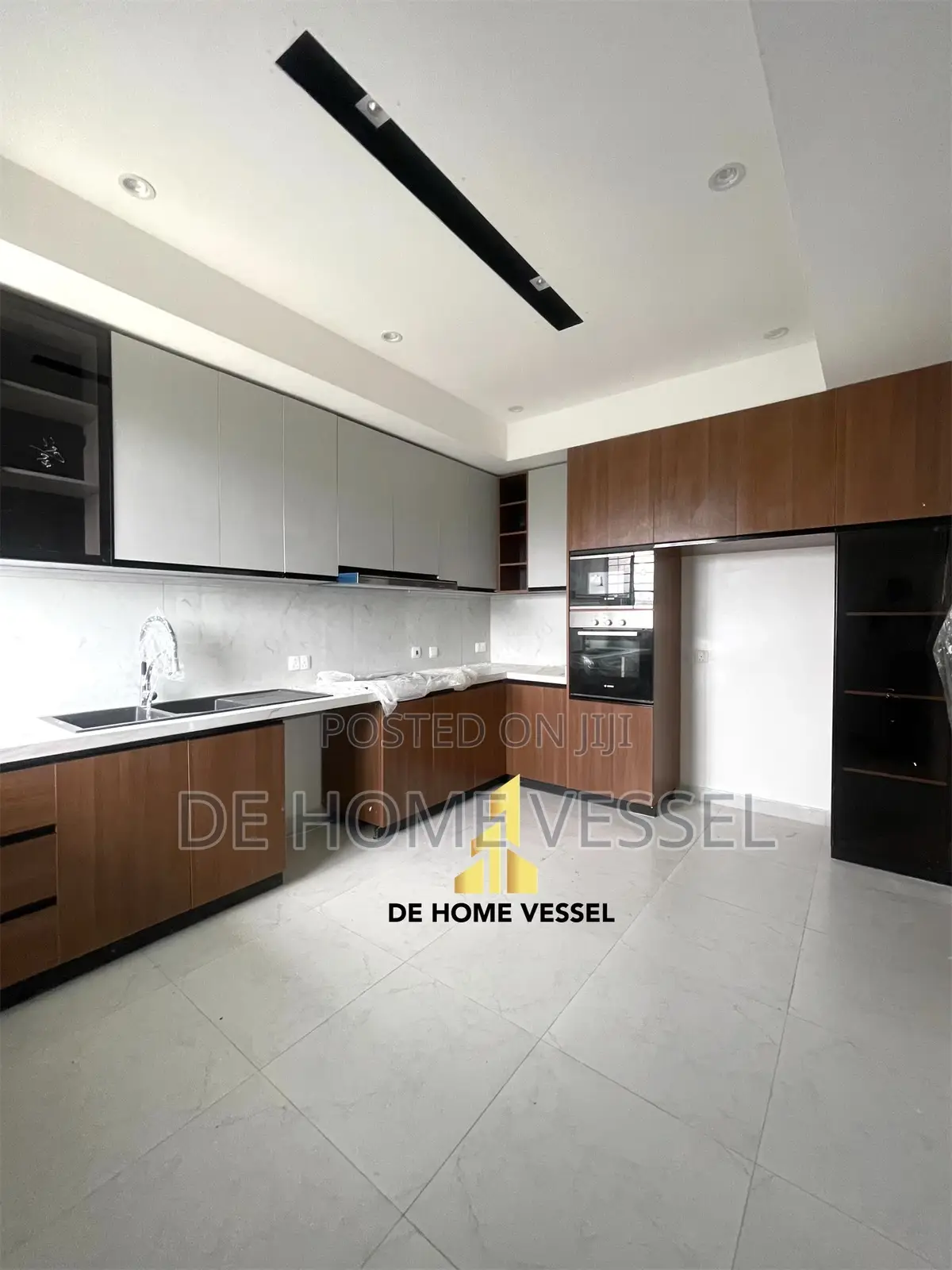 5bdrm Townhouse/Terrace in Lekki for sale