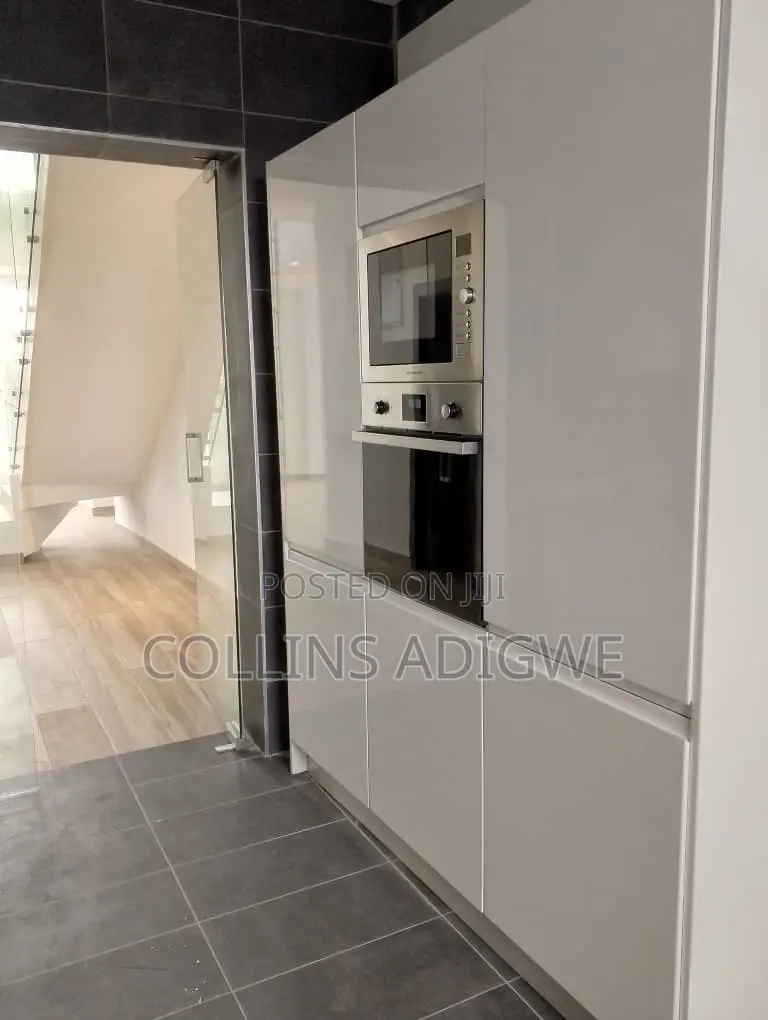 3bdrm Maisonette in Vi, Victoria Island for sale