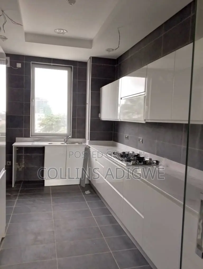 3bdrm Maisonette in Vi, Victoria Island for sale