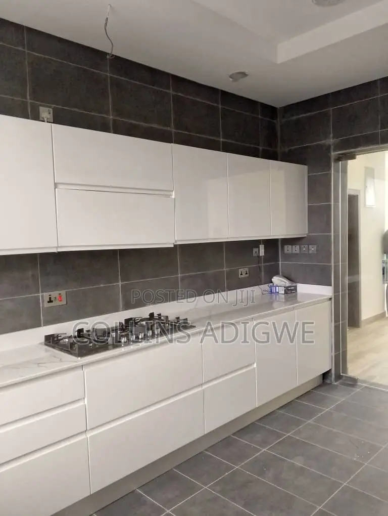 3bdrm Maisonette in Vi, Victoria Island for sale