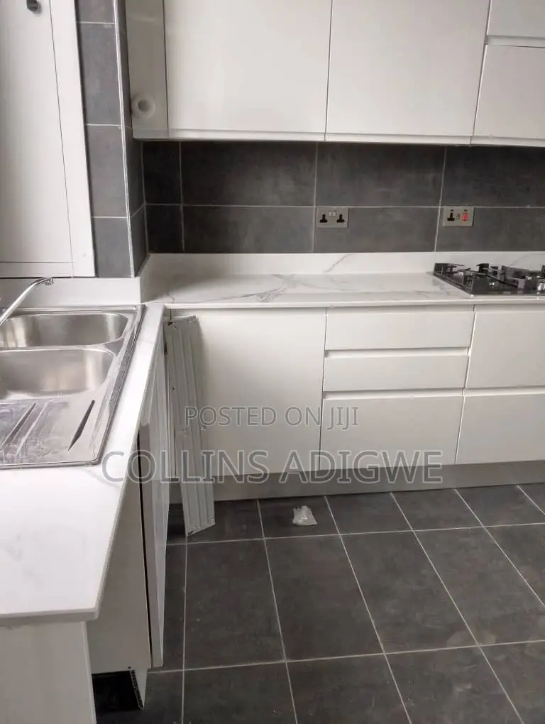 3bdrm Maisonette in Vi, Victoria Island for sale