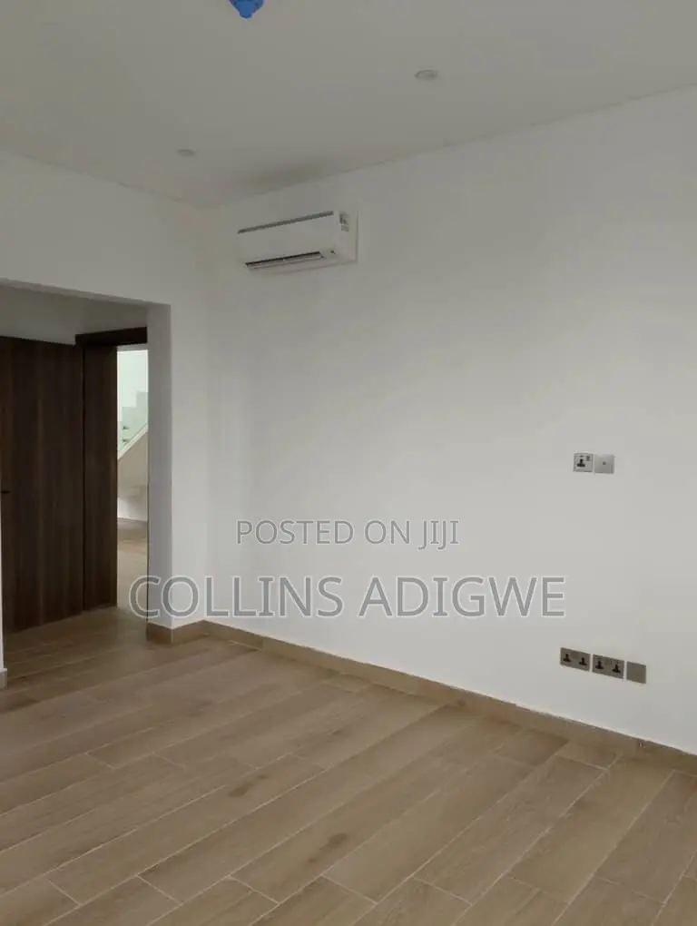 3bdrm Maisonette in Vi, Victoria Island for sale