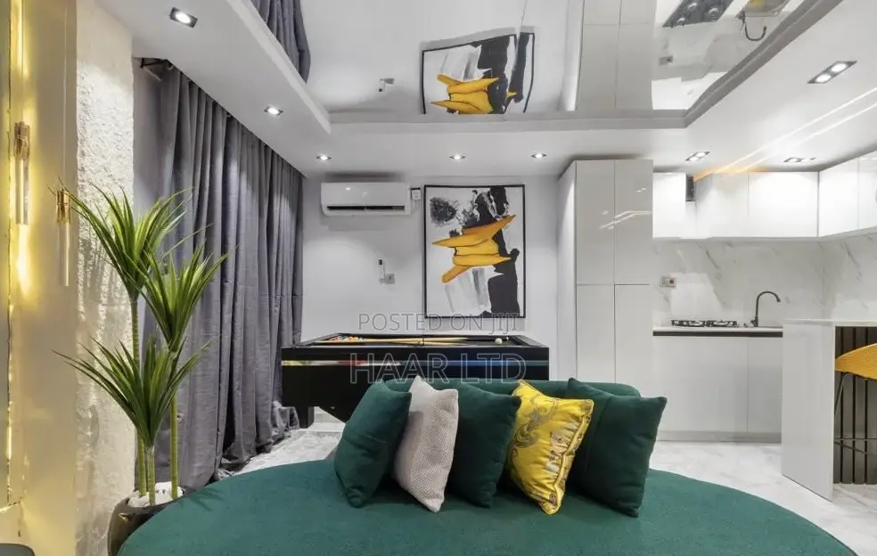 New Aesthetically One Bedroom Withceiling Mirror,Ps5,Snooker