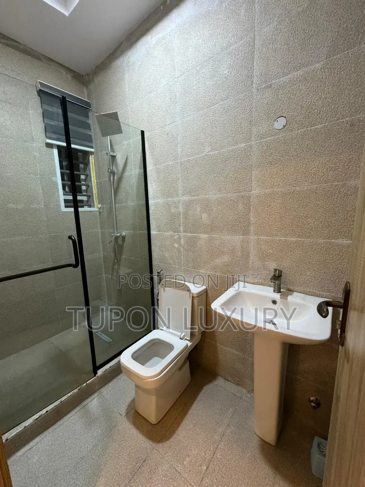 2 Bedroom Apartment With Private Cinema, Bathtub and Ps5.