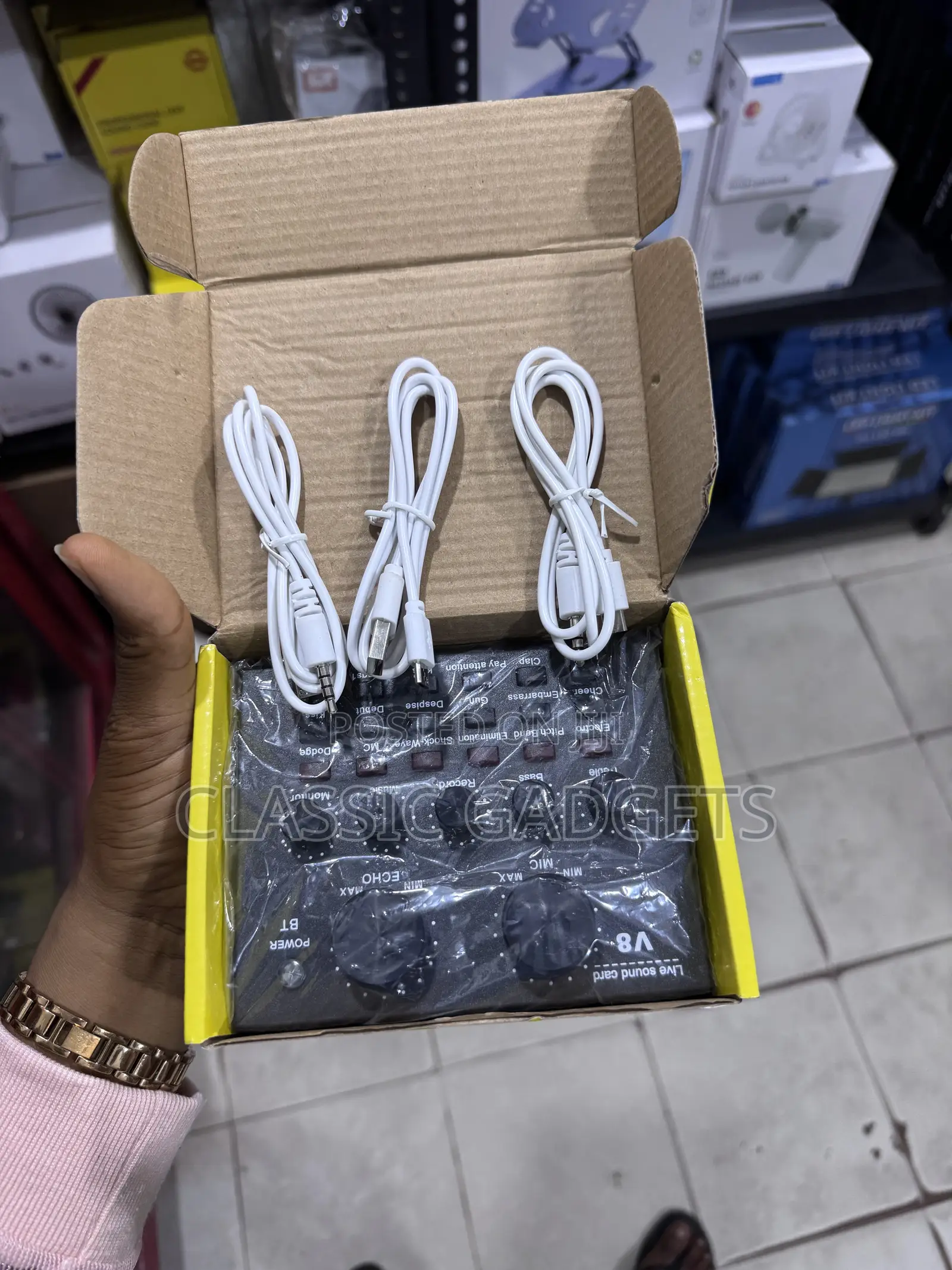 V8 Professional Live Sound Card for for Live Broadcast