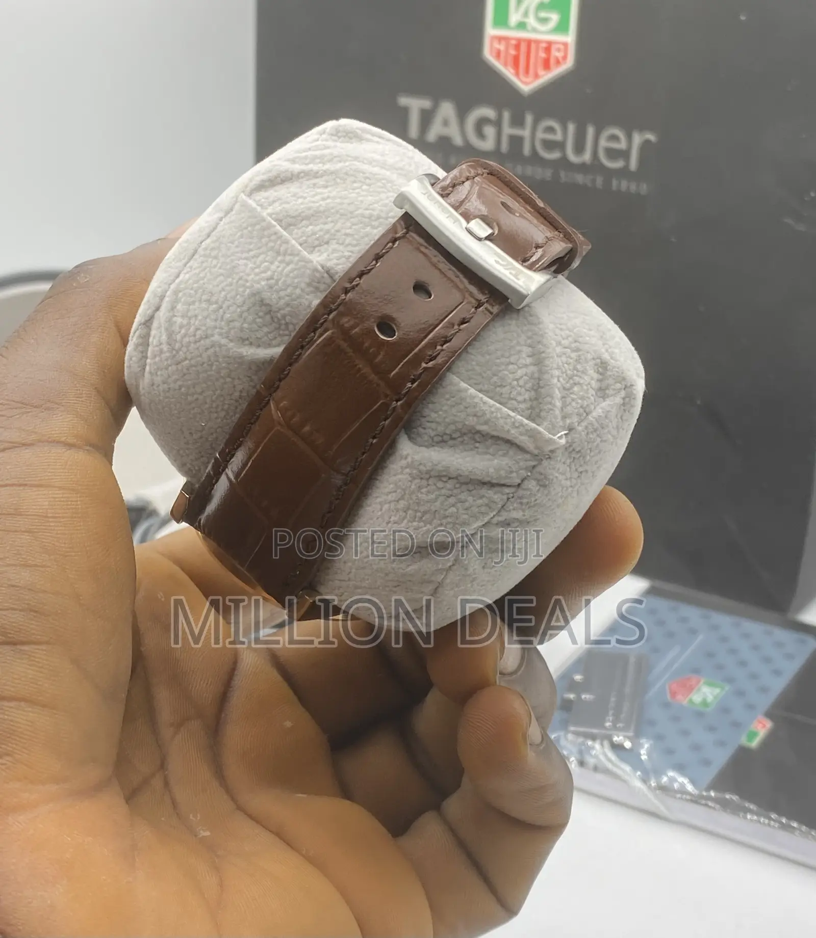 Chronograph Leather Strap Men’S Luxe Wrist Watch