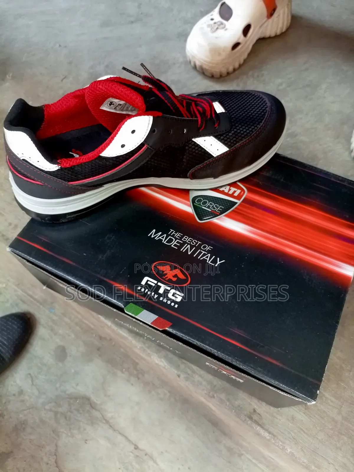 Mugelo Outfit and Safety Shoe Made in Italy