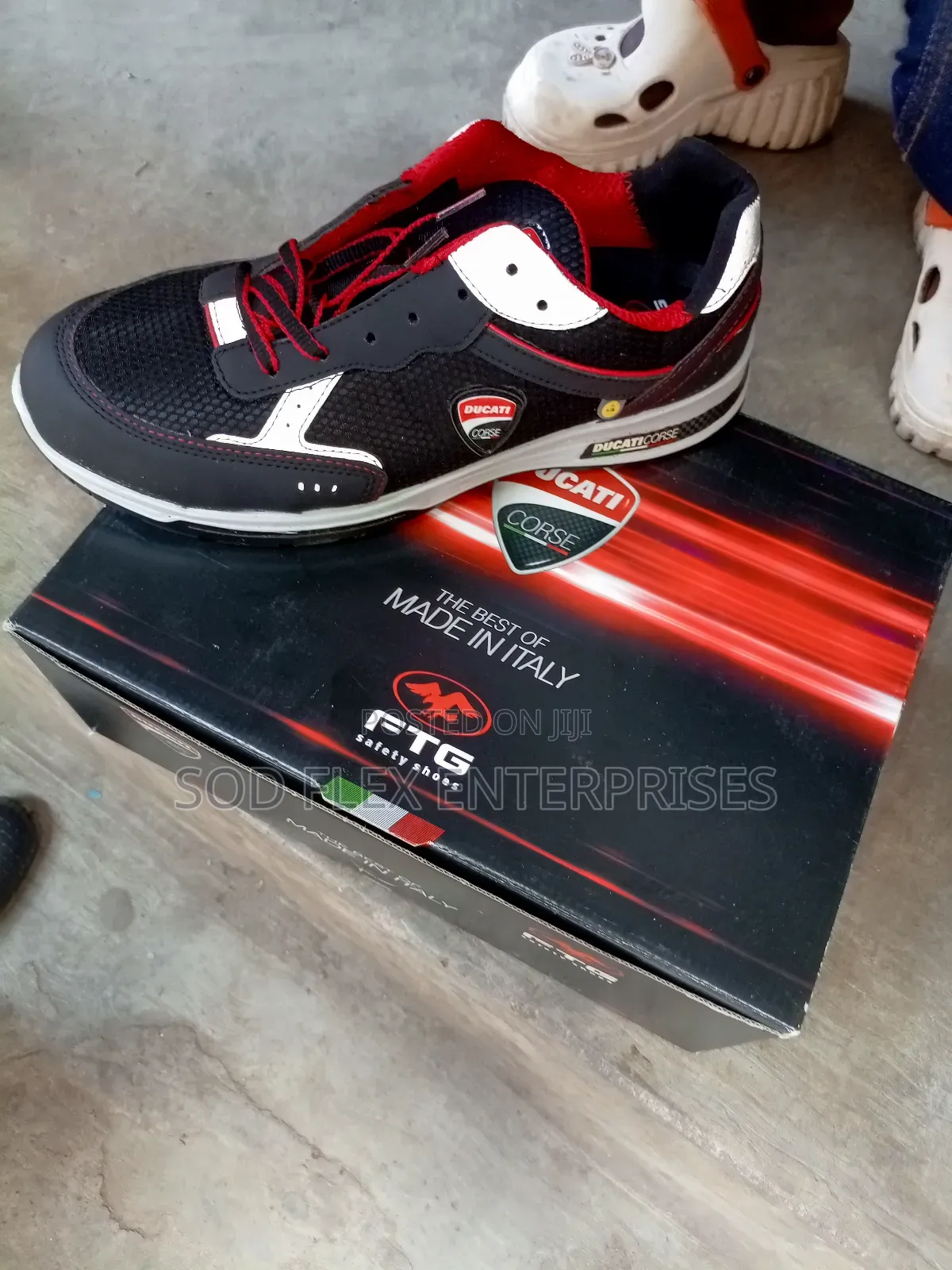 Mugelo Outfit and Safety Shoe Made in Italy
