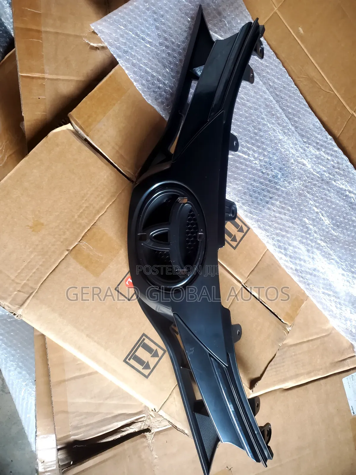 Front Grille Yaris 2018