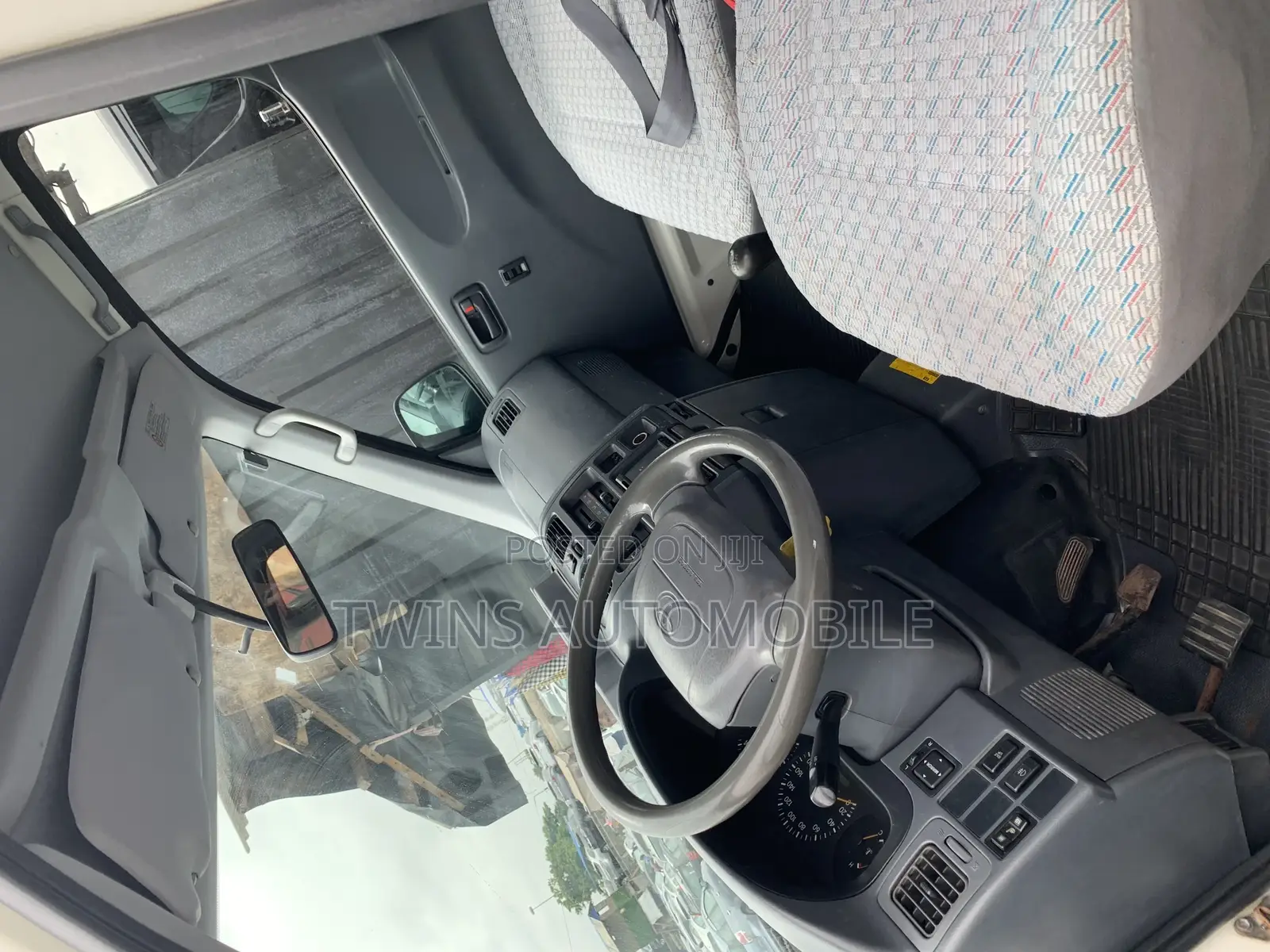 Toyota HiAce 2005 White