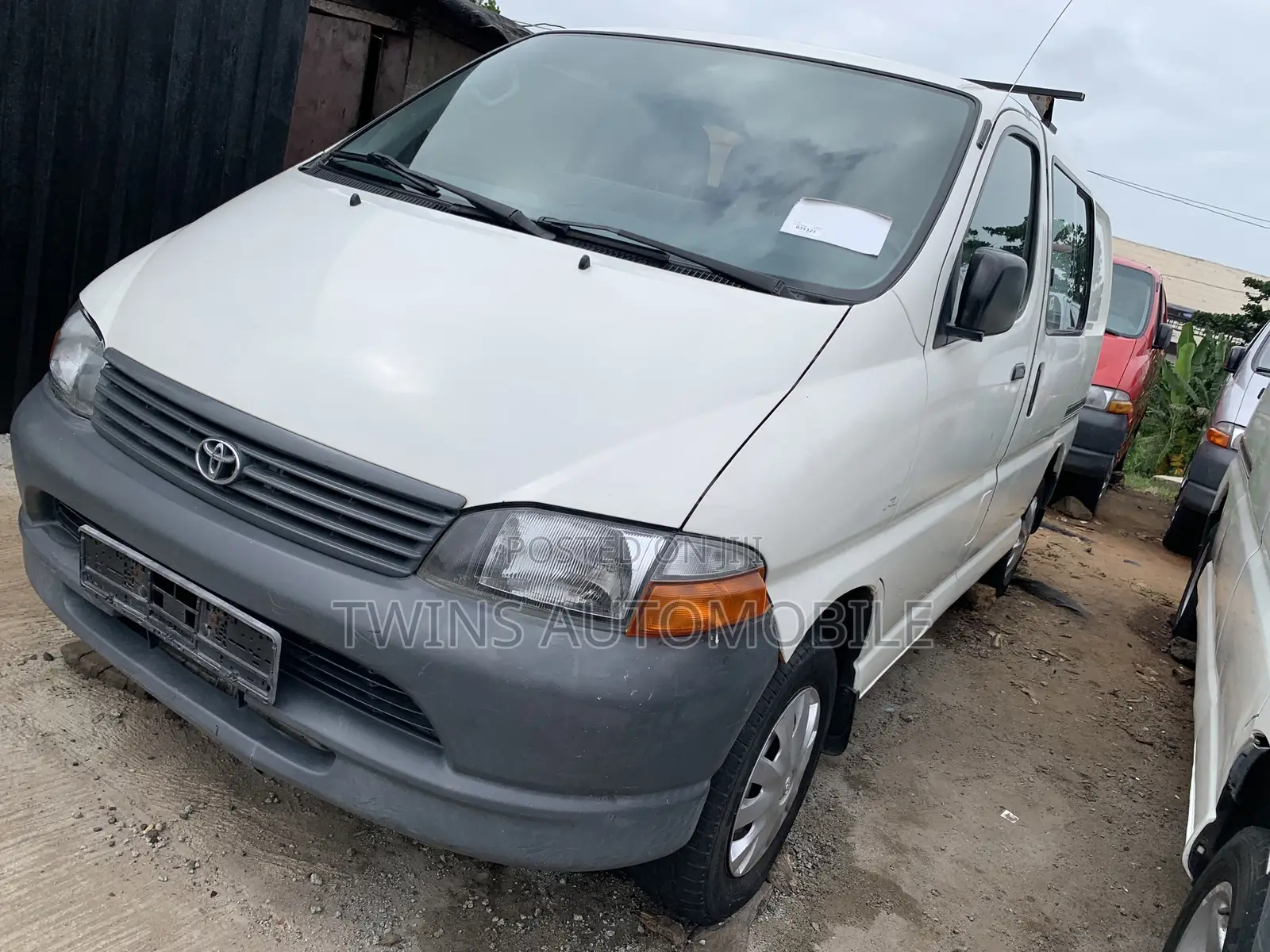 Toyota HiAce 2005 White