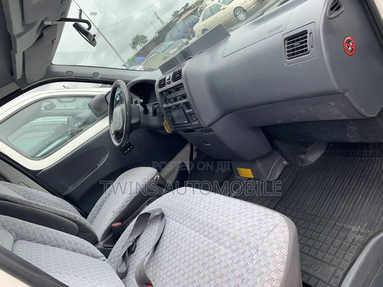 Toyota HiAce 2005 White