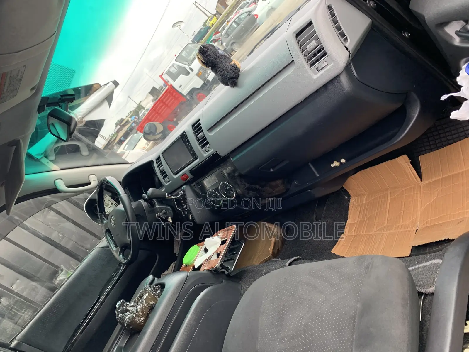 Toyota HiAce 2012 Black