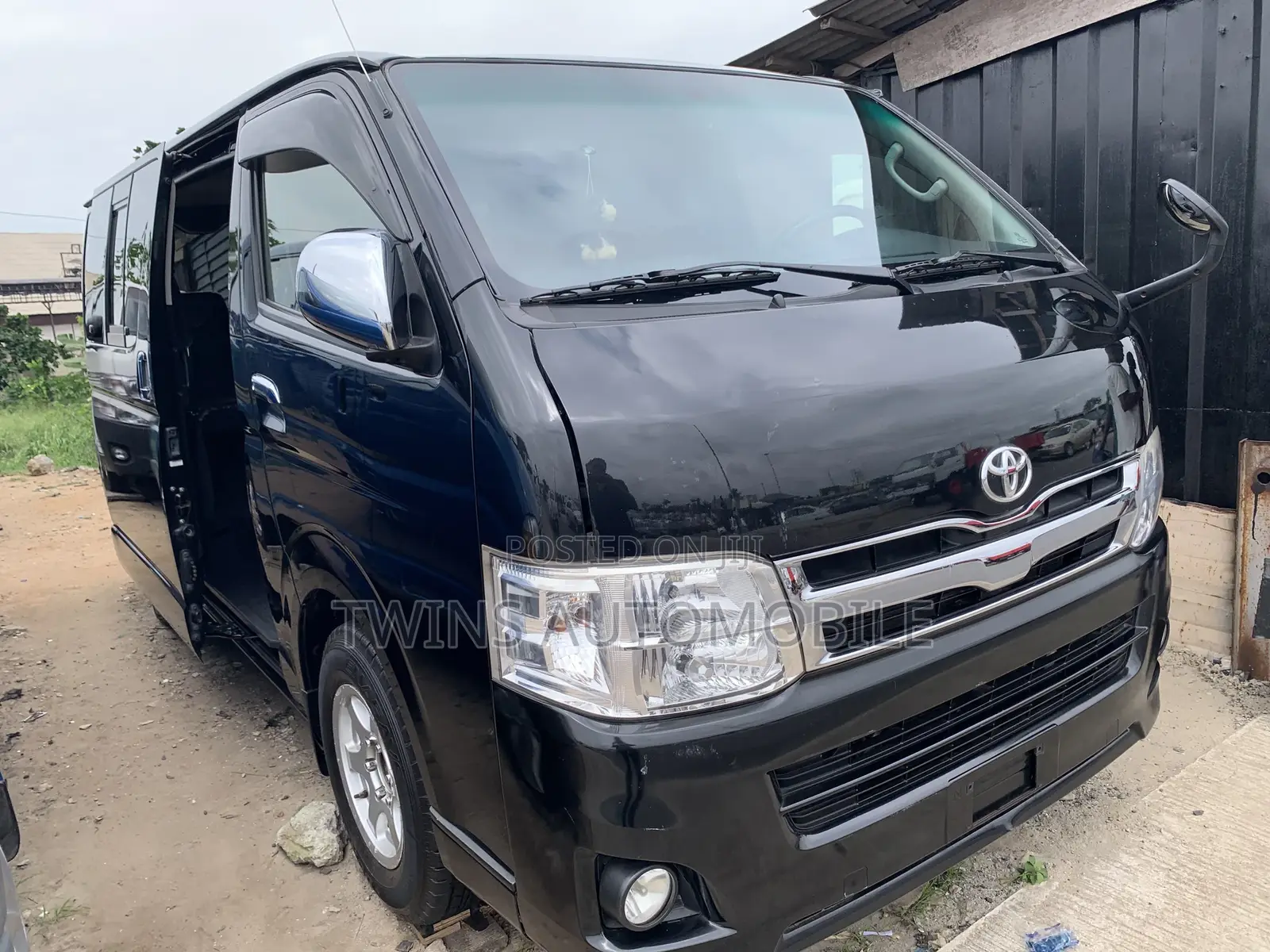 Toyota HiAce 2012 Black