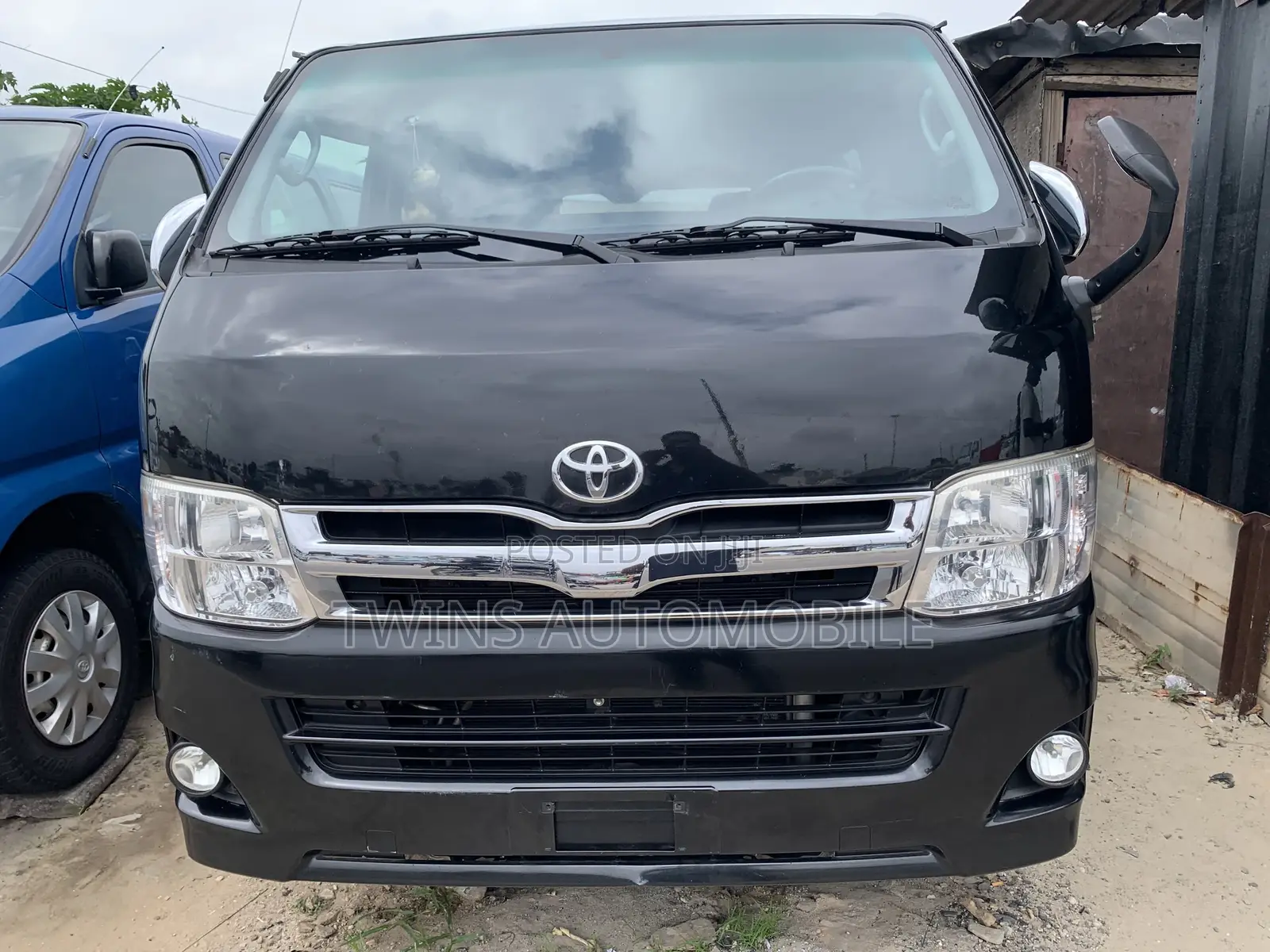 Toyota HiAce 2012 Black