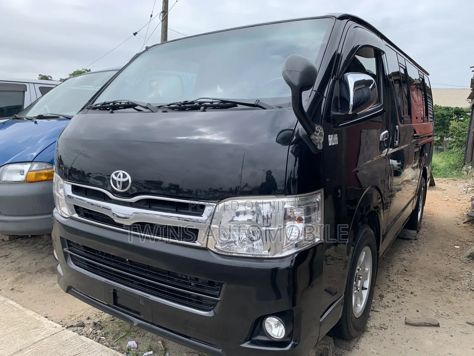 Toyota HiAce 2012 Black