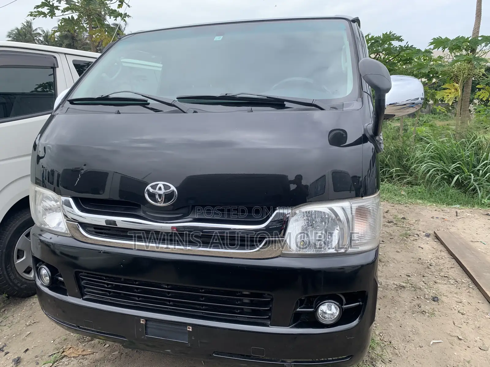 Toyota HiAce 2013 Black