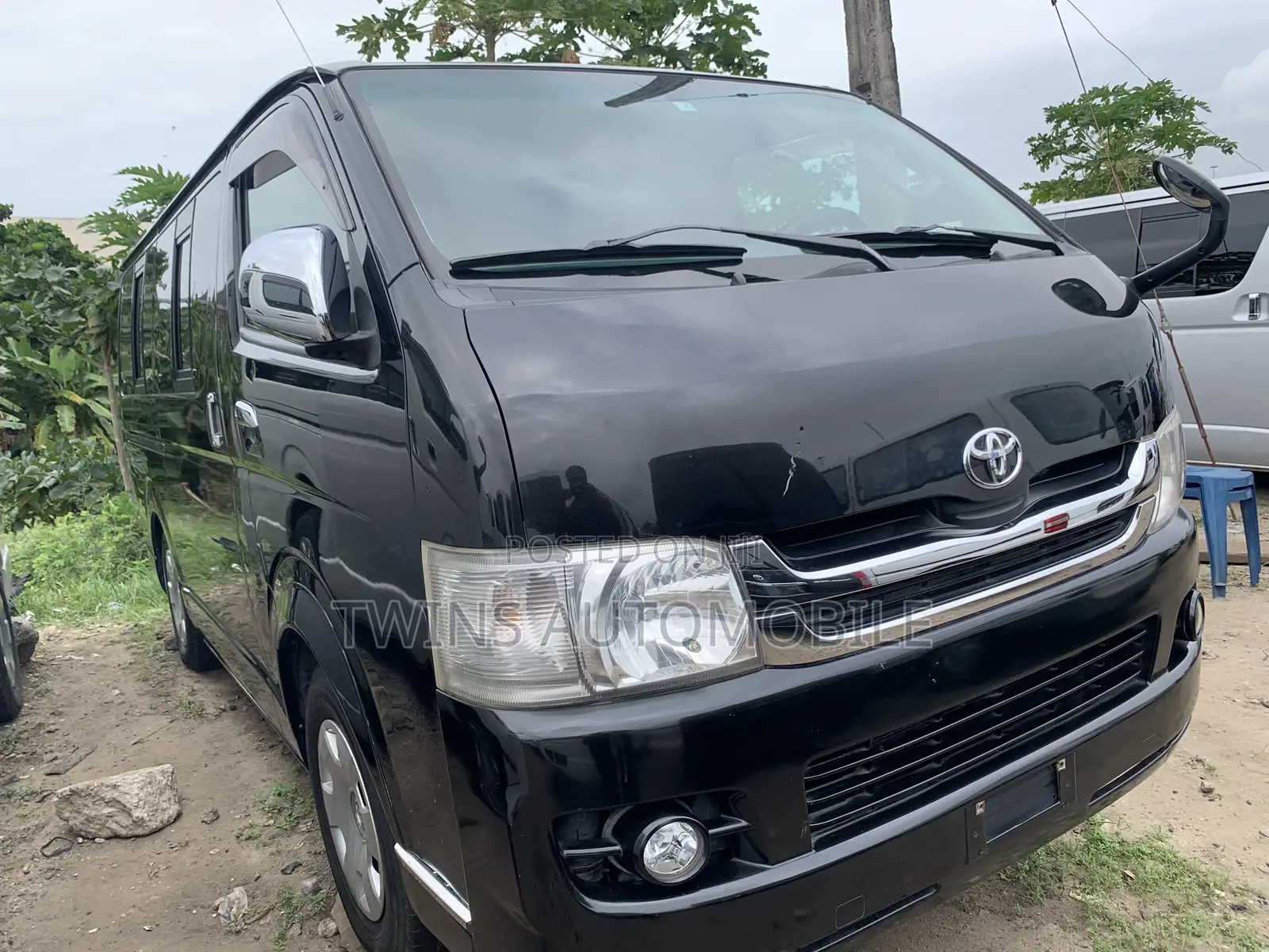 Toyota HiAce 2013 Black