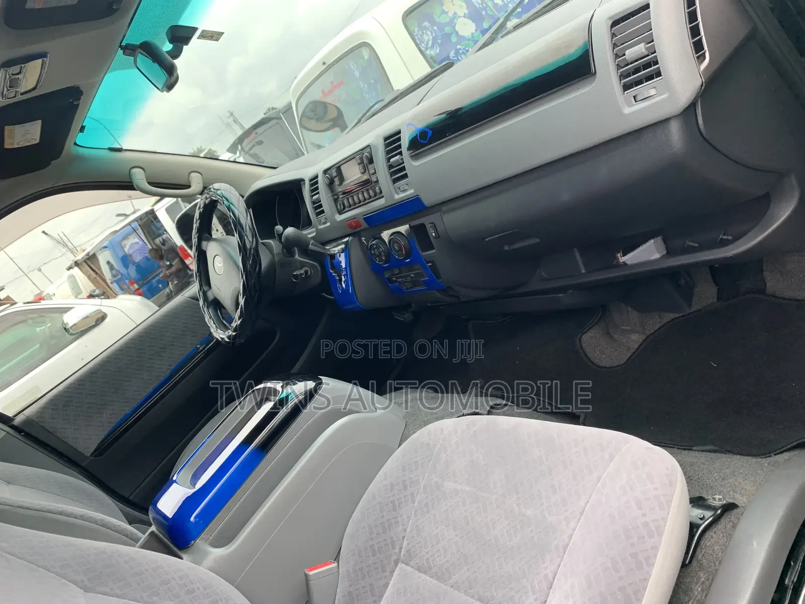 Toyota HiAce 2013 Black