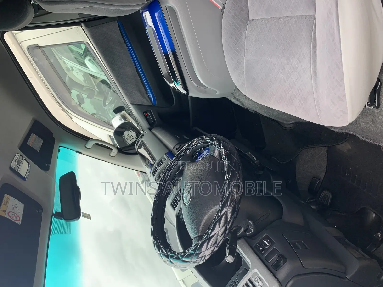 Toyota HiAce 2013 Black