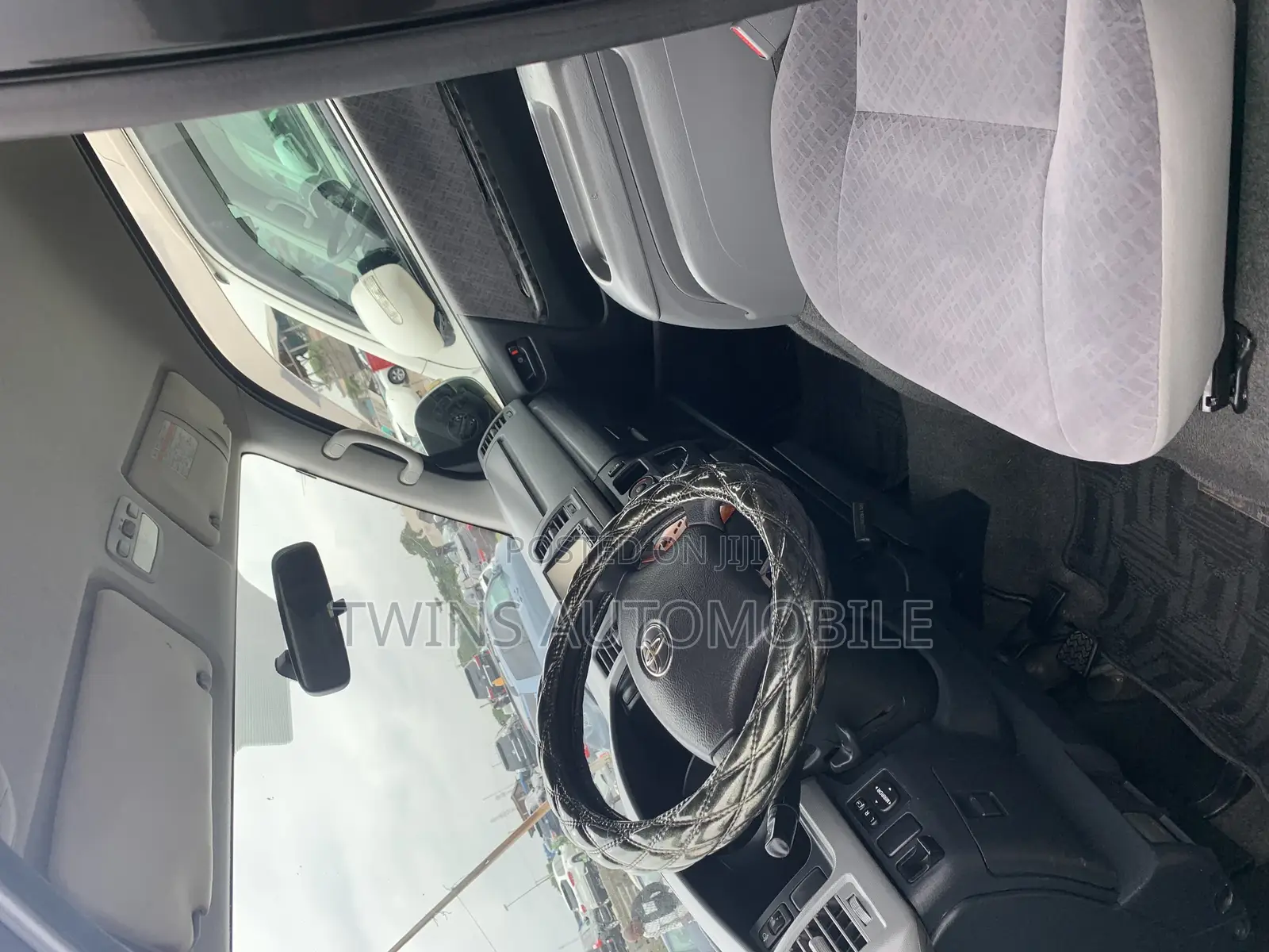 Toyota HiAce 2012 Black