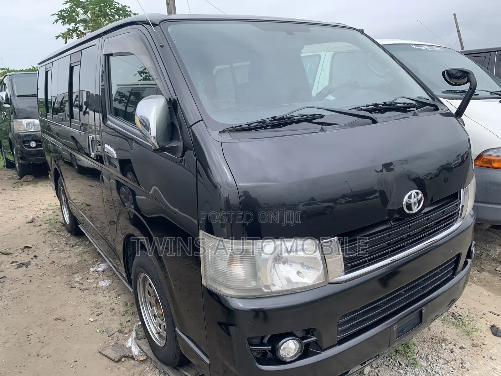 Toyota HiAce 2012 Black