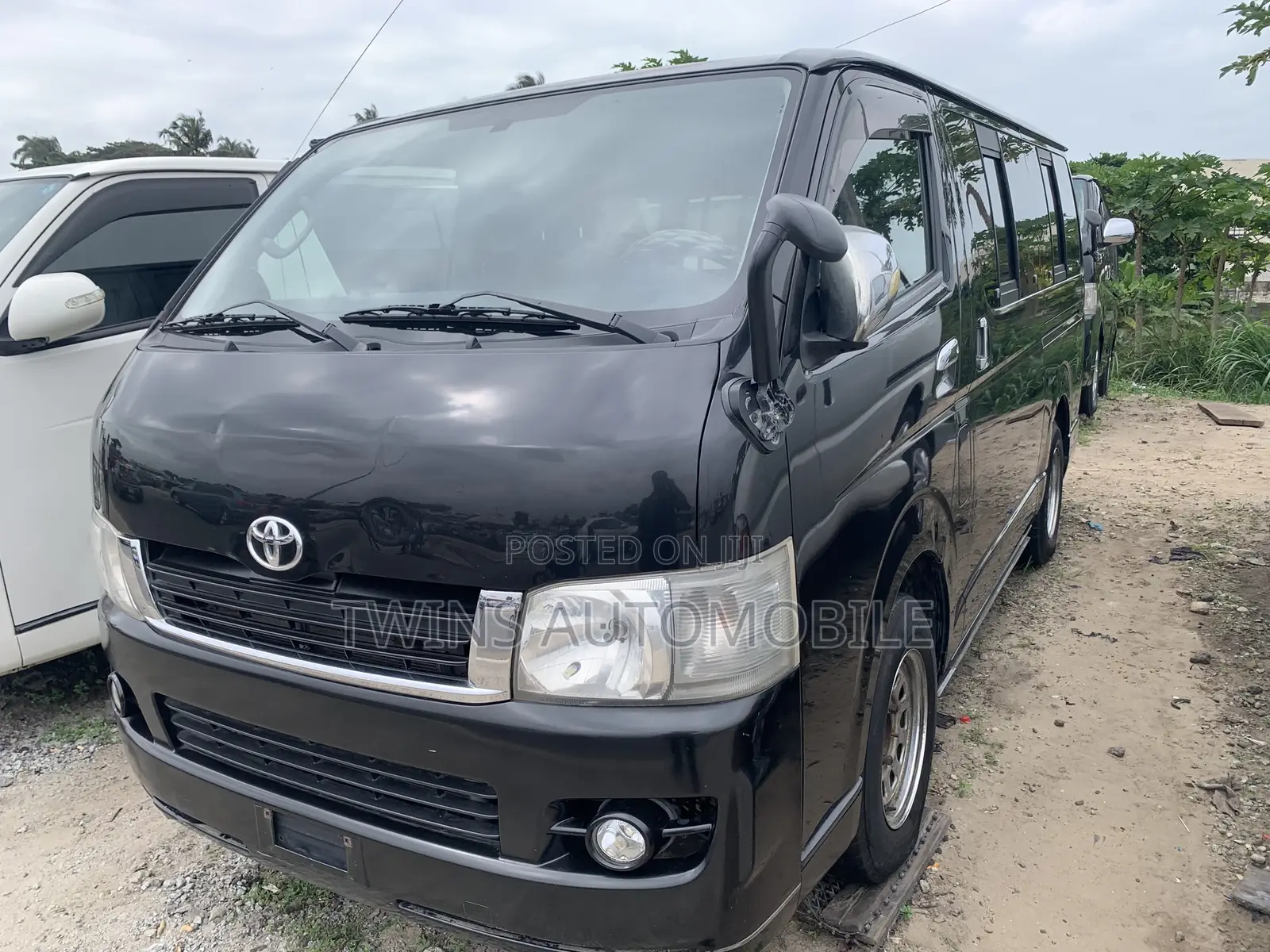 Toyota HiAce 2012 Black