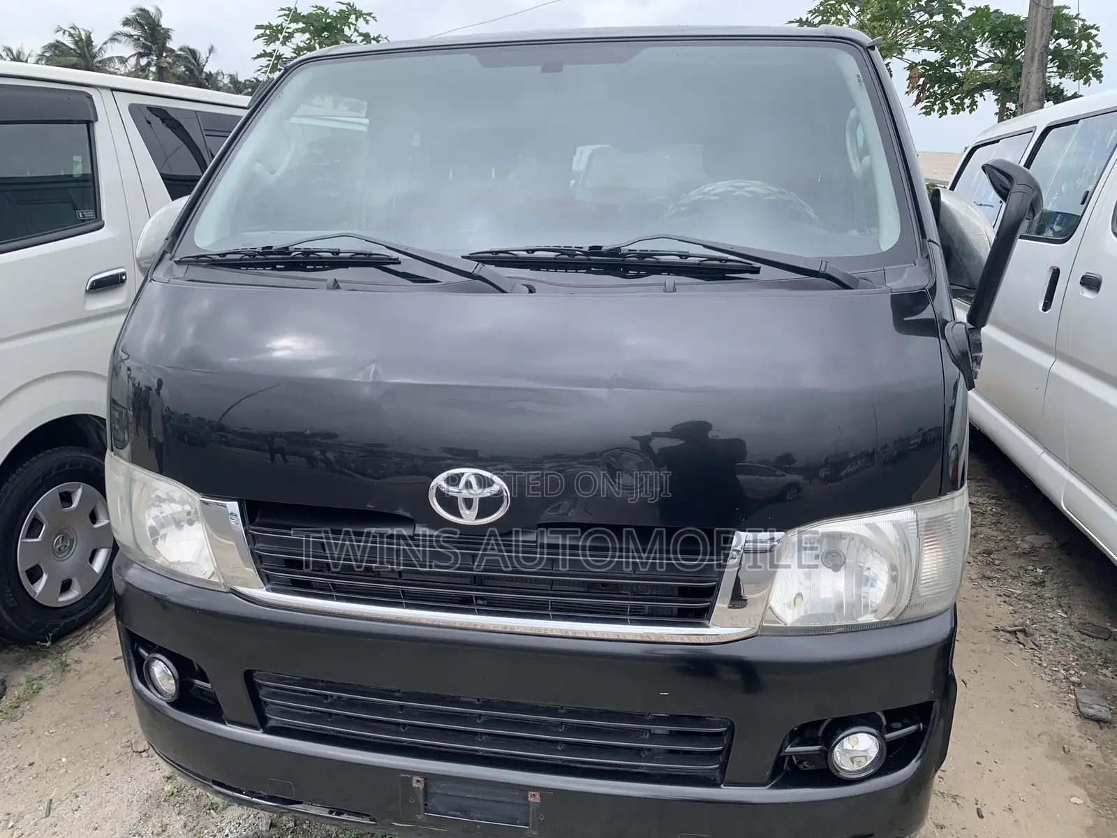 Toyota HiAce 2012 Black