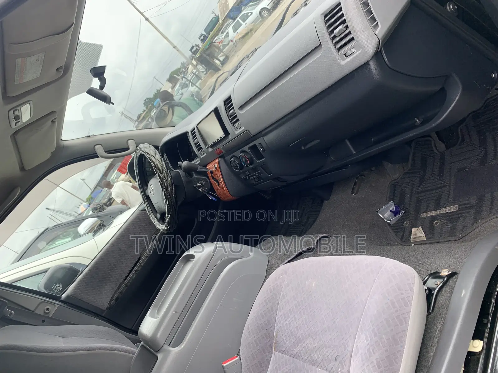 Toyota HiAce 2012 Black