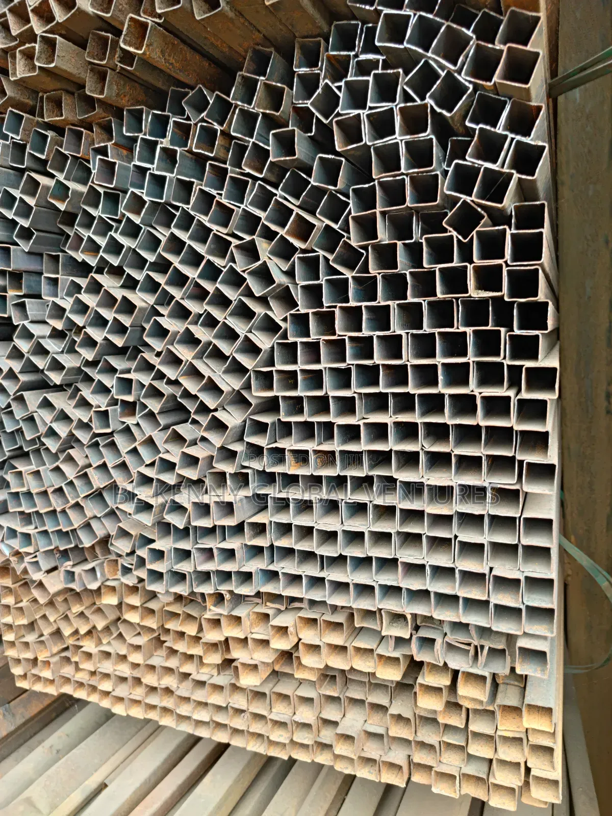 21⁄2cm X 21⁄2cm X1.2mm Square Pipe (25x25)