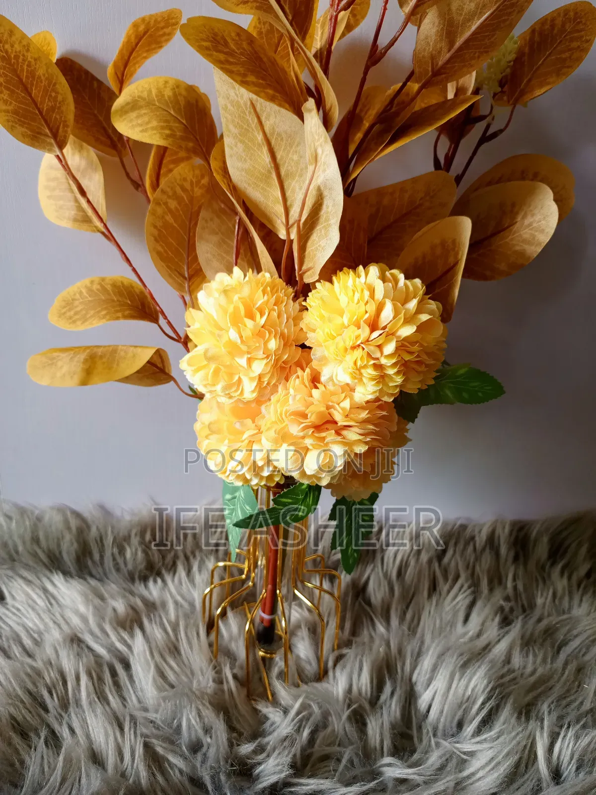 Beautiful Unique Gold Metal Vase and Flowers 002