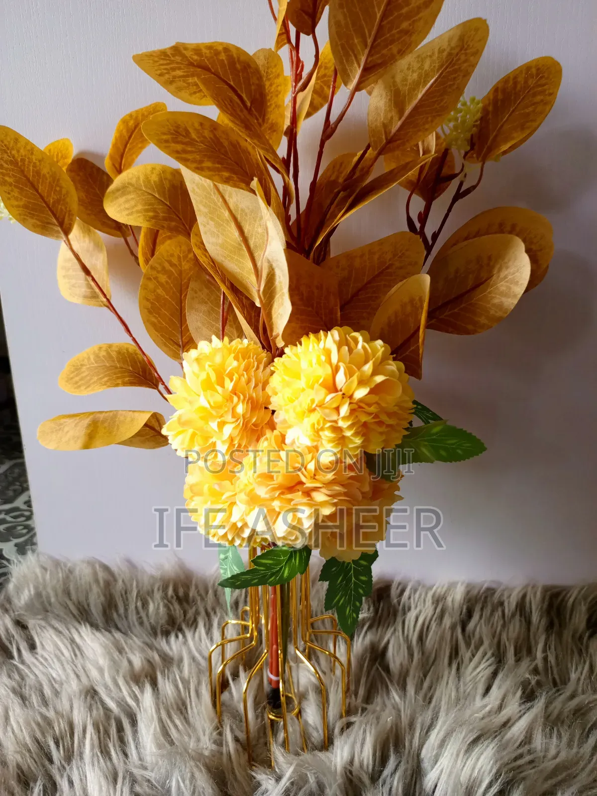 Beautiful Unique Gold Metal Vase and Flowers 002