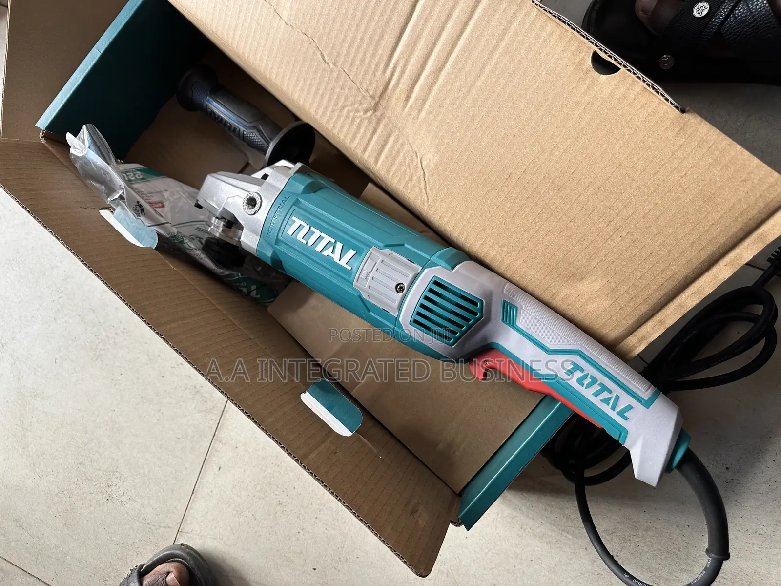 Total Angle Grander 9” Very Strong