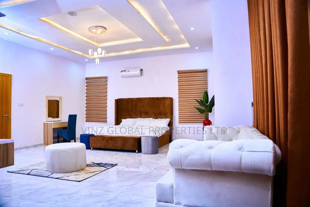 Exquisite 4 Bedroom Fully Detached Duplex Apartment(Movies Party)