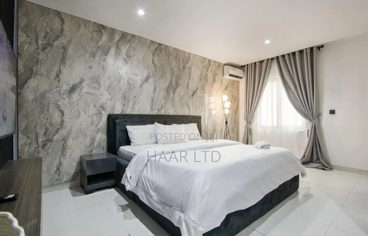 White Aesthetic 2 Bedroom With Snooker and Ps5