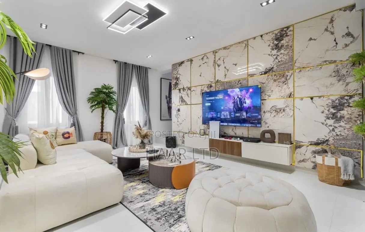 White Aesthetic 2 Bedroom With Snooker and Ps5
