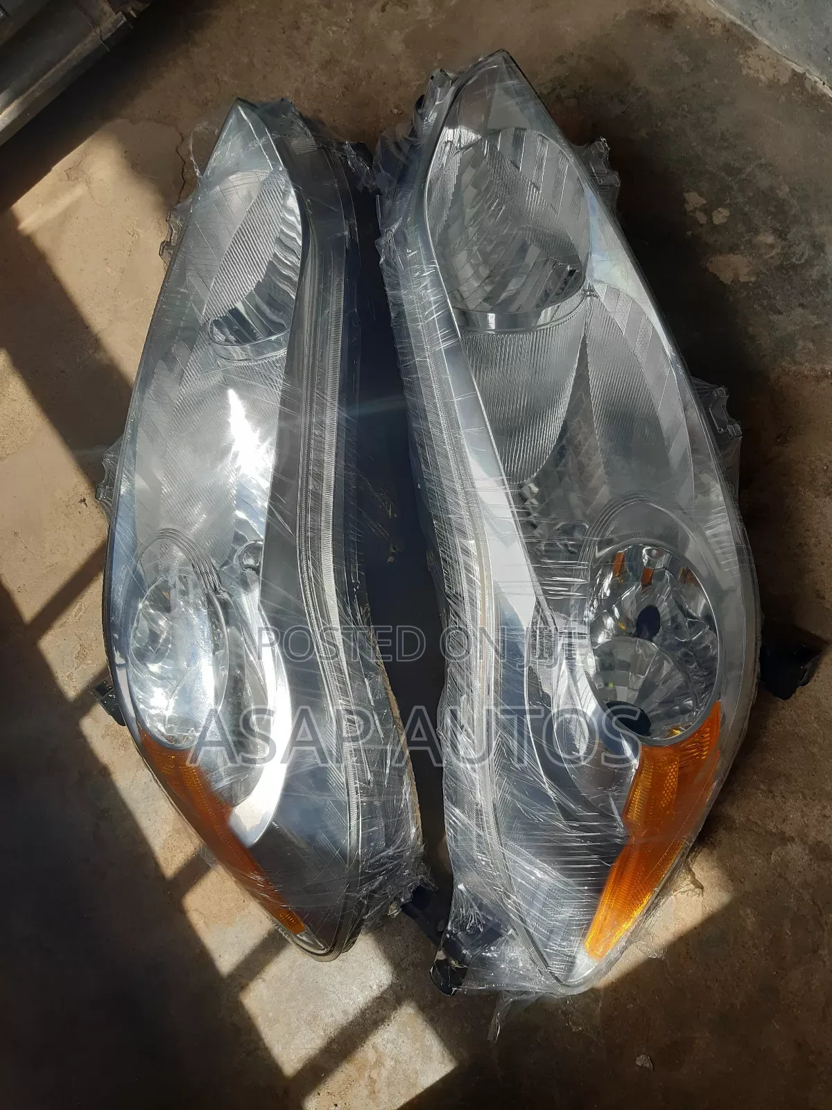 Headlamp for Toyota Matrix 2009