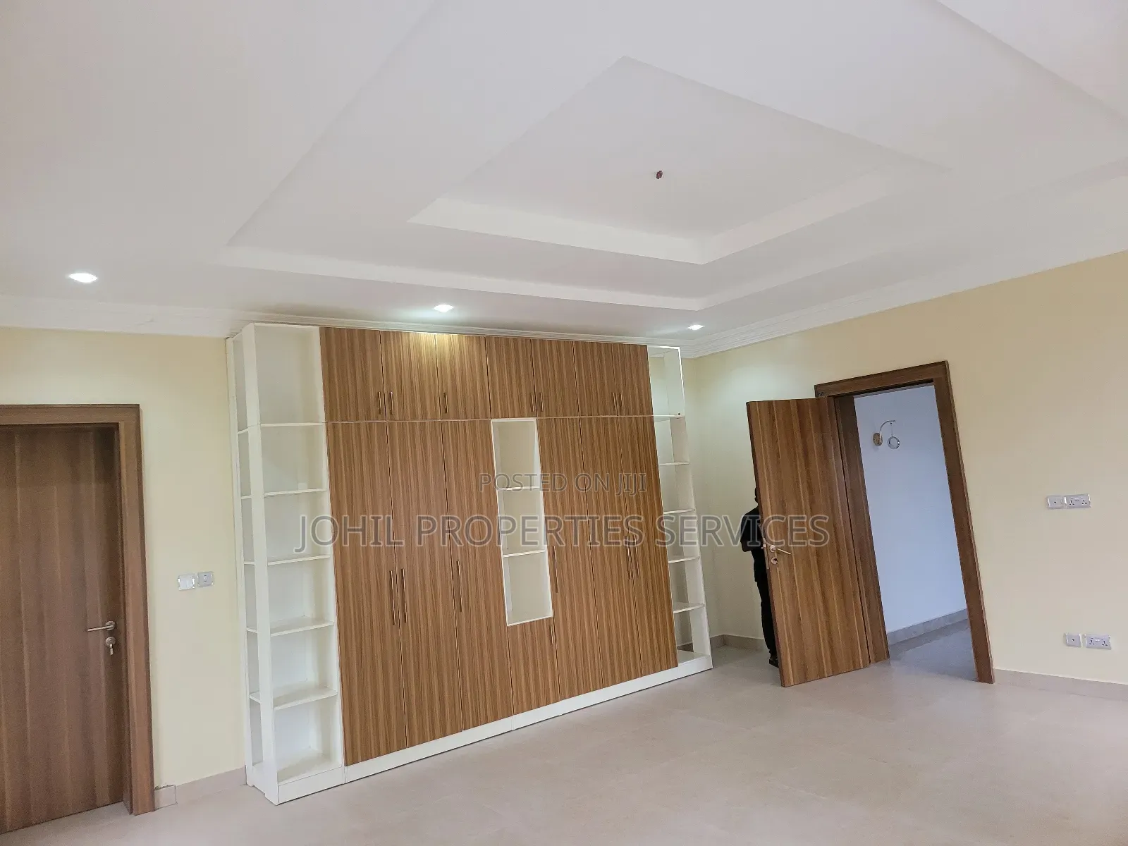 8bdrm Mansion in Maitama for sale