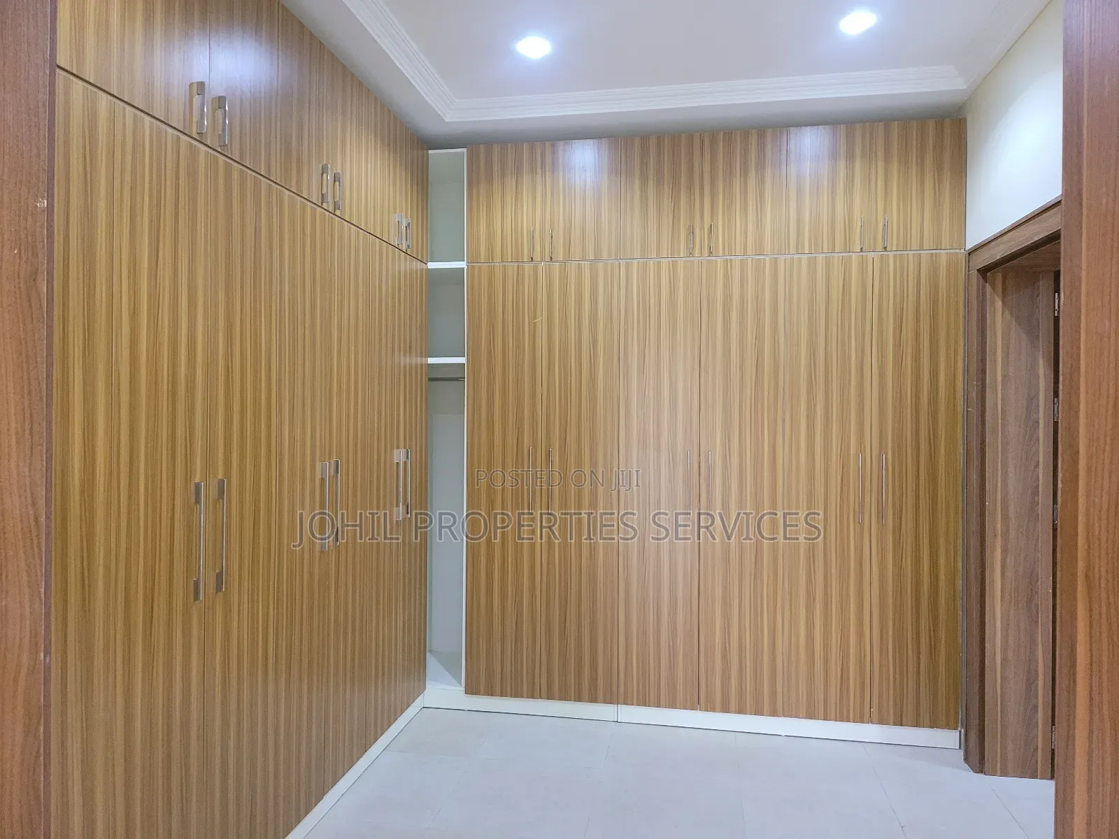 8bdrm Mansion in Maitama for sale