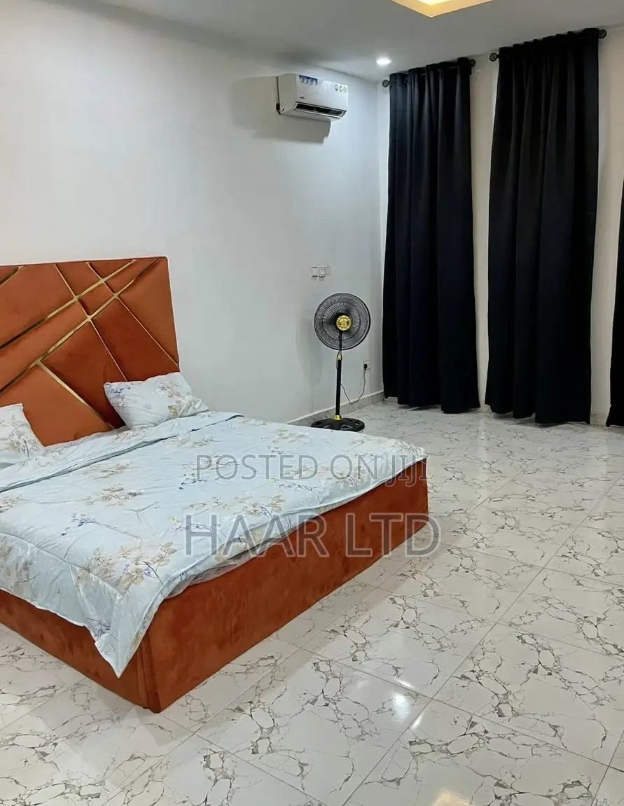 Weekly en-Suited Room With Wi-Fi and Netflix