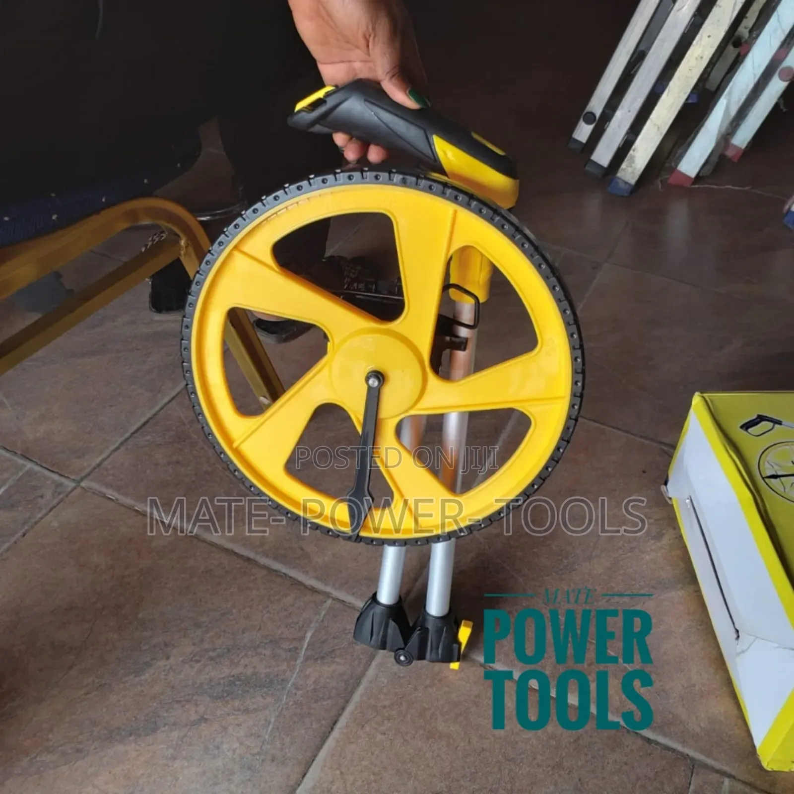 Distance Measuring Wheel With Folding Handle