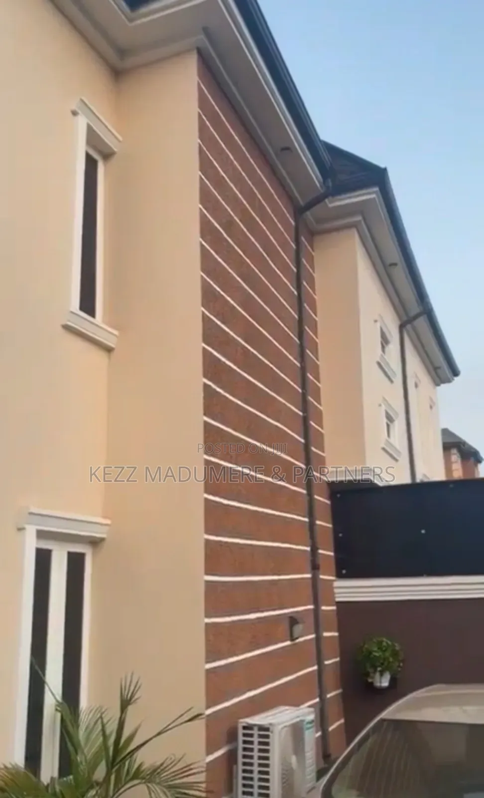 Furnished 4bdrm Duplex in Achara Layout , for sale